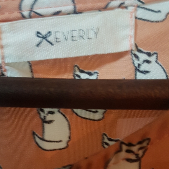 EUC Size M peach Everly cat-print blouse - Picture 2 of 4